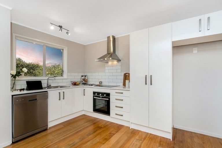 Photo of property in 10 Awakino Place, Manurewa, Auckland, 2102