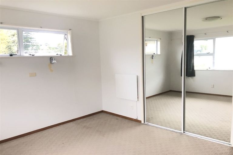 Photo of property in 7 Nielsen Place, Massey, Auckland, 0614