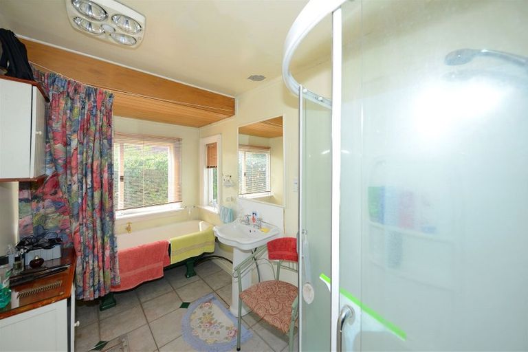 Photo of property in 82 Avonhead Road, Avonhead, Christchurch, 8042