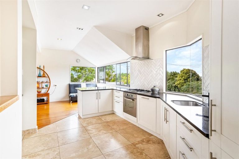 Photo of property in 107 Oaia Road, Muriwai, Waimauku, 0881