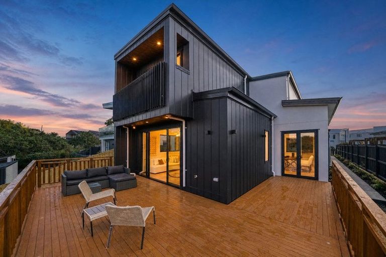 Photo of property in 18 Pukeko Road, Hobsonville, 0616