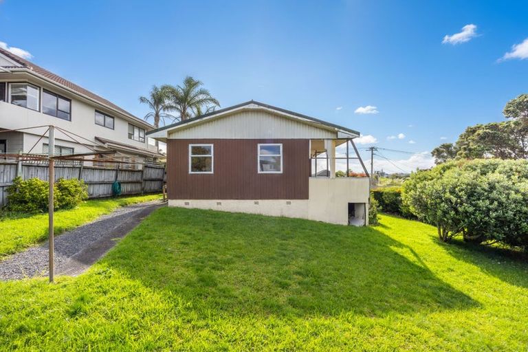 Photo of property in 1 Braemar Road, Rothesay Bay, Auckland, 0630