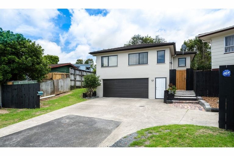 Photo of property in 100 Moire Road, West Harbour, Auckland, 0618