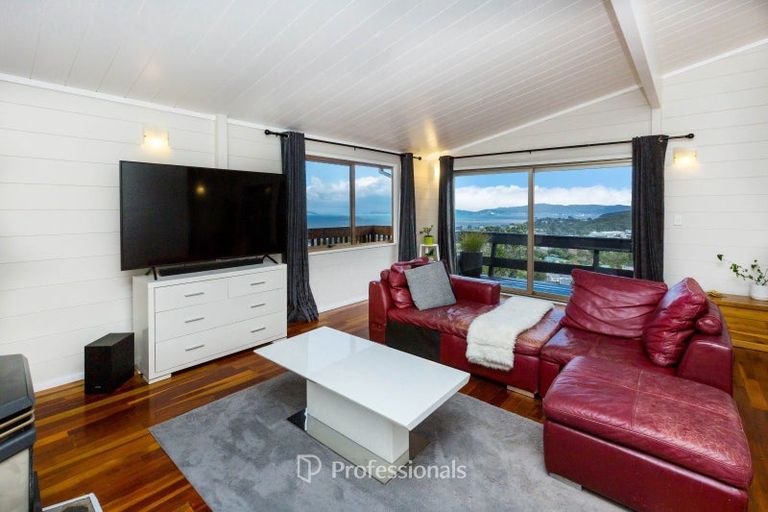 Photo of property in 52 Cypress Drive, Maungaraki, Lower Hutt, 5010