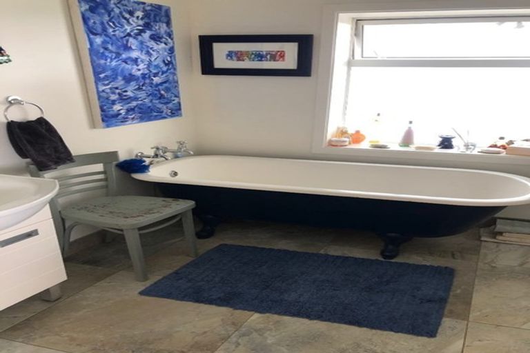 Photo of property in 737 State Highway 1, Te Horo, Otaki, 5581