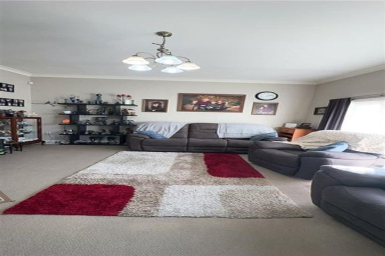 Photo of property in 14 Queenwood Road, Levin, 5510