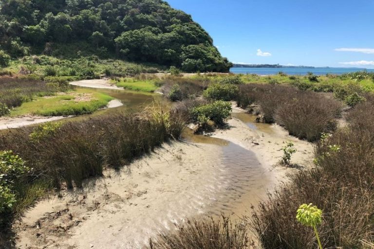 Photo of property in 30 Taha Puke Road, Okura Bush, Silverdale, 0794