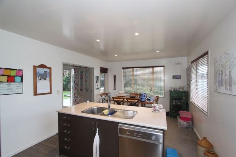 Photo of property in 6 Punga Lane, Parklands, Christchurch, 8083