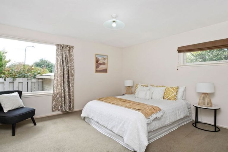 Photo of property in 11 Kingsgate Place, Burnside, Christchurch, 8053