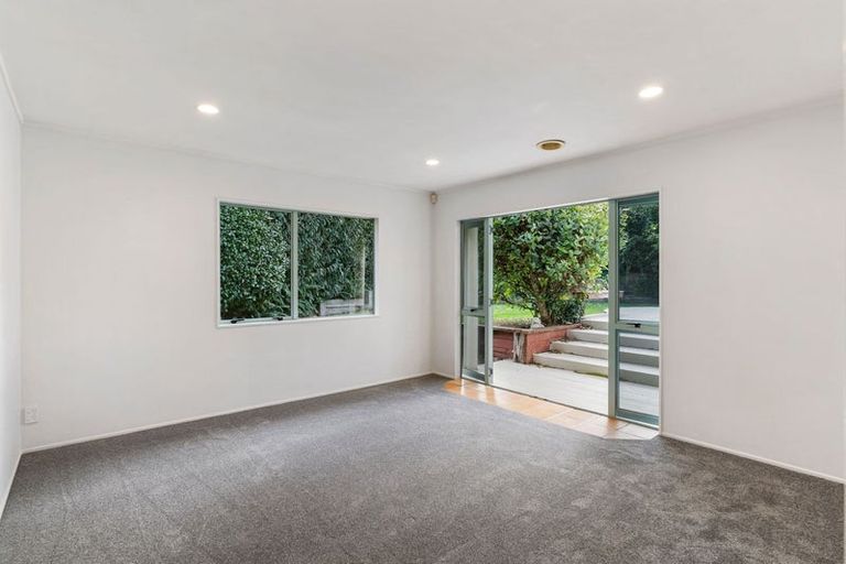 Photo of property in 1 Halldene Terrace, Red Beach, 0932