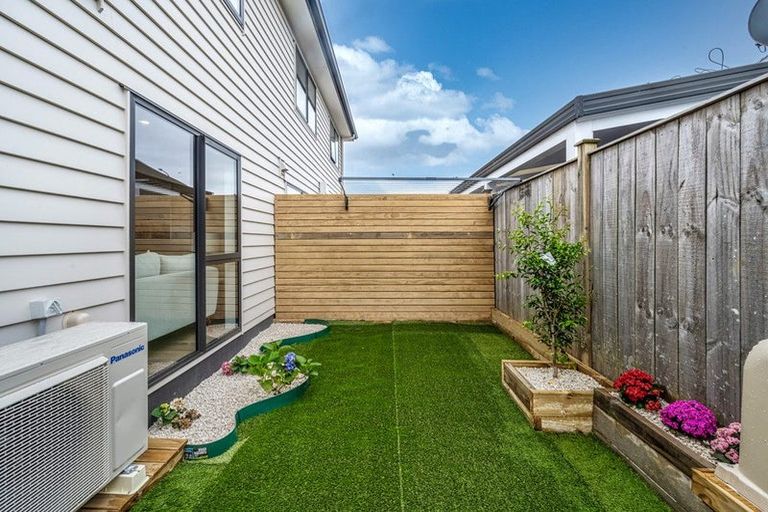 Photo of property in 7b De Quincey Terrace, Highland Park, Auckland, 2010