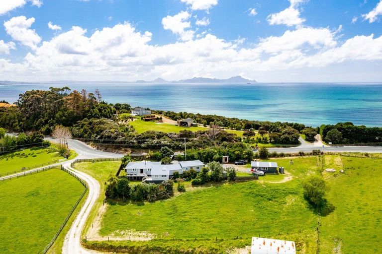 Photo of property in 1040 Cove Road, Langs Beach, Waipu, 0582