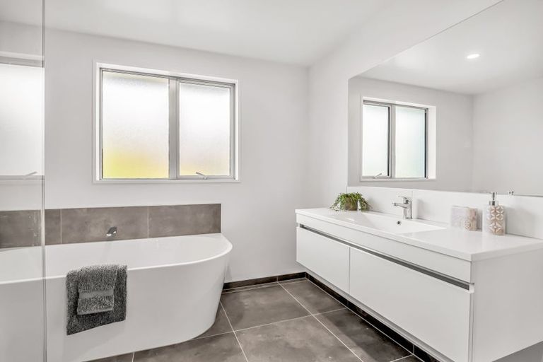 Photo of property in 15 Halswell Junction Road, Halswell, Christchurch, 8025