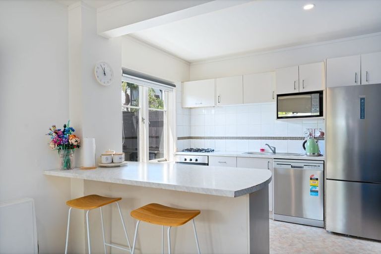 Photo of property in 9 Koromiko Street, New Lynn, Auckland, 0600