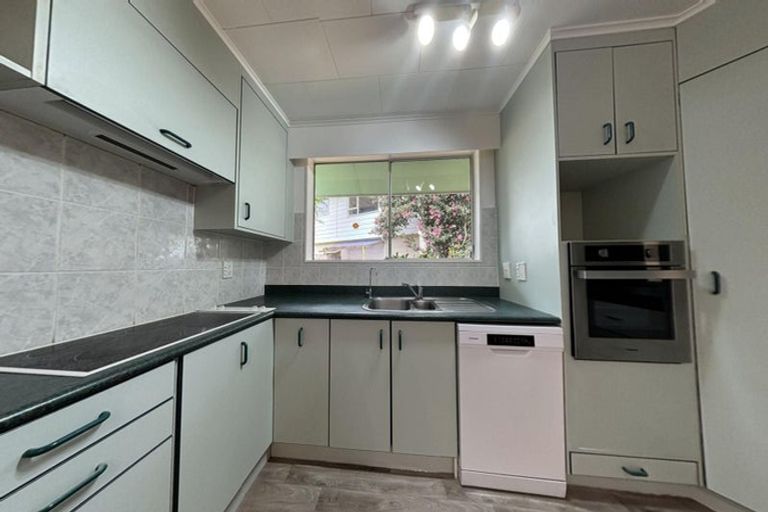 Photo of property in 28 Matai Street, Waikanae, 5036