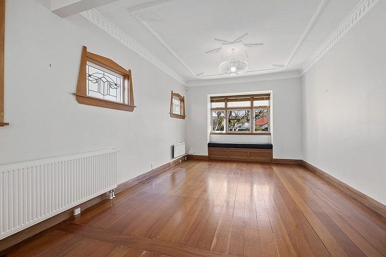 Photo of property in 24 Fitzherbert Street, Alicetown, Lower Hutt, 5010