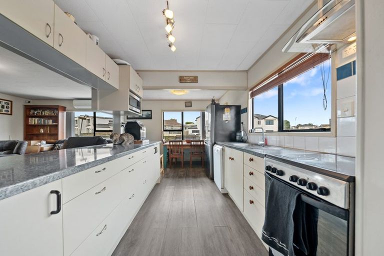 Photo of property in 13 Melleray Place, Randwick Park, Auckland, 2105