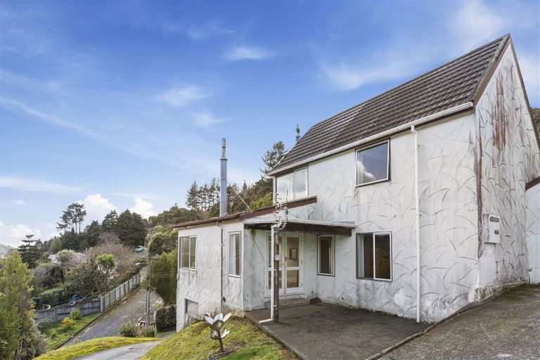 Photo of property in 4a August Avenue, Wainuiomata, Lower Hutt, 5014