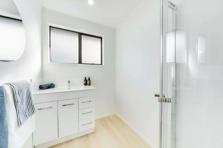 Photo of property in 2/7 Mon Desir Place, Manurewa, Auckland, 2102