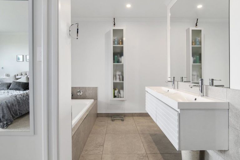 Photo of property in 28 Holyoake Terrace, Omokoroa, 3114