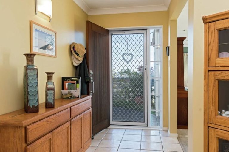 Photo of property in 14 Conacher Close, East Tamaki Heights, Auckland, 2016