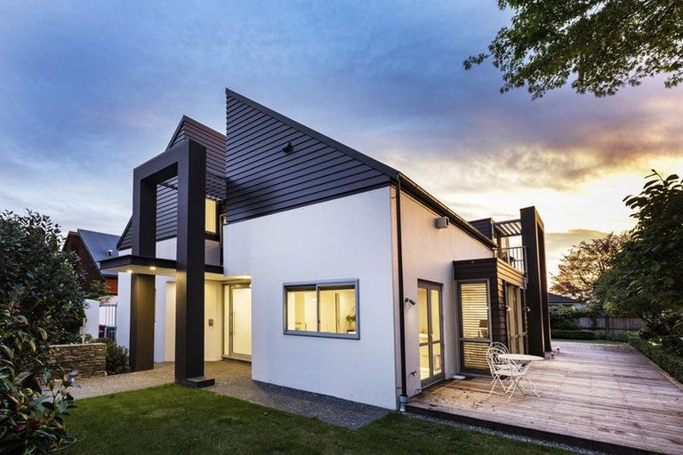 Photo of property in 17 Helmores Lane, Merivale, Christchurch, 8014