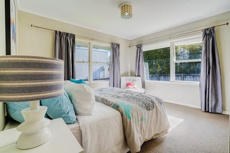 Photo of property in 242 Forrest Hill Road, Forrest Hill, Auckland, 0620