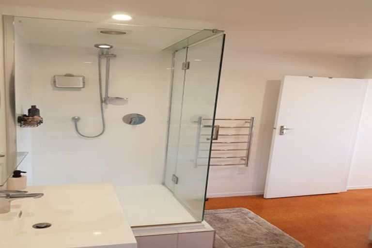 Photo of property in 5 Madison Place, Forrest Hill, Auckland, 0620