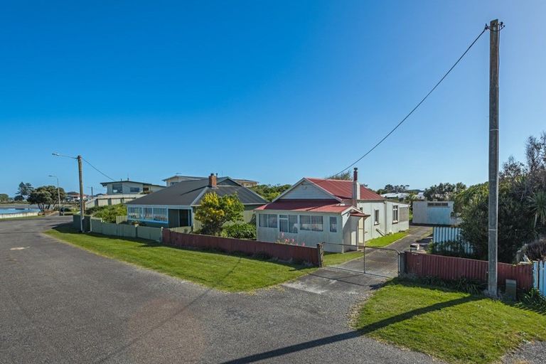 Photo of property in 7 Hartley Street, Foxton Beach, Foxton, 4815