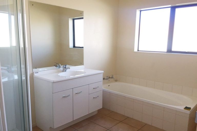 Photo of property in 4 Ettrick Lane, Papakura, 2110