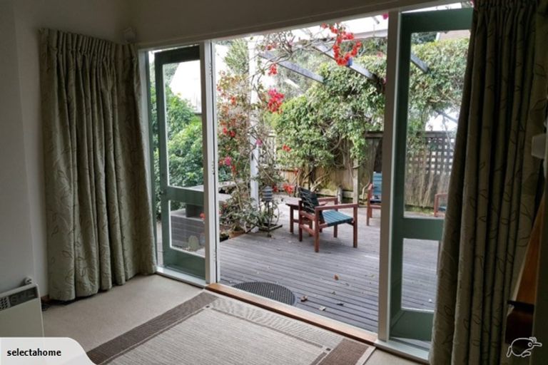 Photo of property in 12 Maire Street, Eastbourne, Lower Hutt, 5013