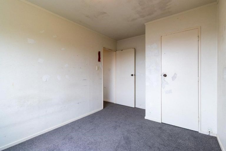 Photo of property in 17b Colchester Crescent, Newlands, Wellington, 6037