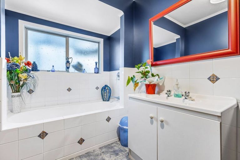 Photo of property in 15 Anich Road, Massey, Auckland, 0614