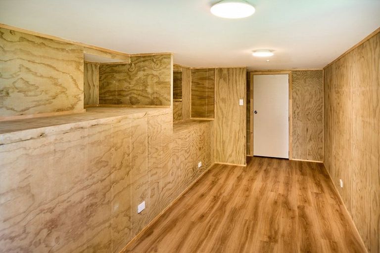 Photo of property in 97 Kahu Road, Paremata, Porirua, 5024