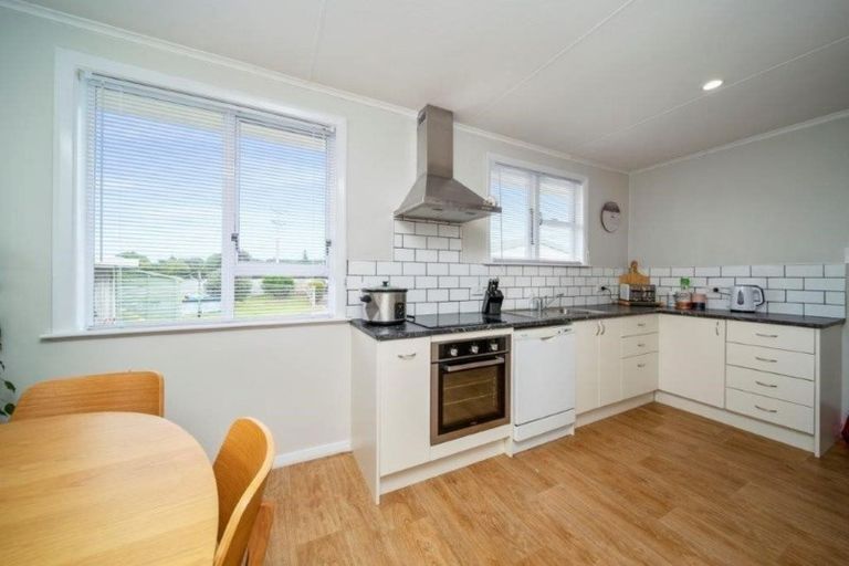 Photo of property in 285 South Road, Hawera, 4610