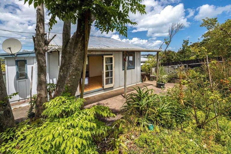 Photo of property in 8 Wellington Road, Surfdale, Waiheke Island, 1081