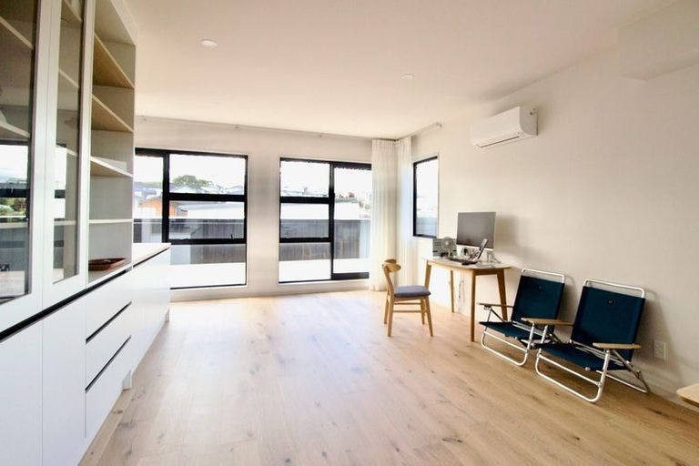 Photo of property in 15 Longshore Drive, Long Bay, Auckland, 0630