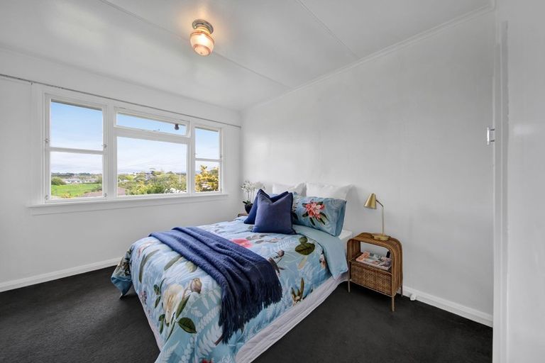 Photo of property in 184 Seaview Road, Westown, New Plymouth, 4310