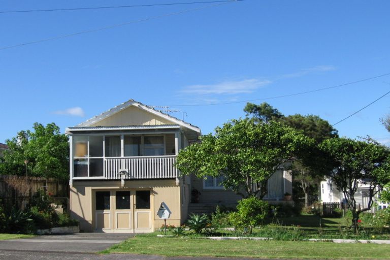 Photo of property in 5 Exmouth Road, Northcote, Auckland, 0627
