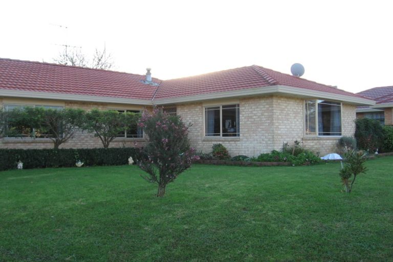 Photo of property in 3 Swanson Oaks, Swanson, Auckland, 0612