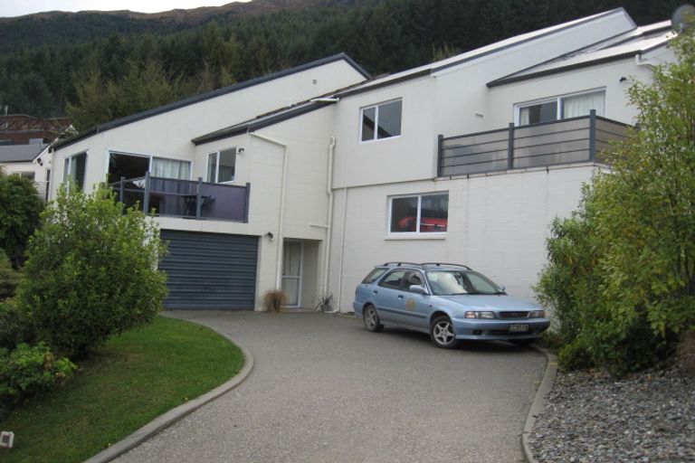 Photo of property in 12a Von Place, Fernhill, Queenstown, 9300