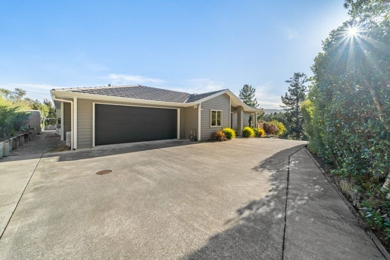 Photo of property in 29 Mt Marua Drive, Timberlea, Upper Hutt, 5018