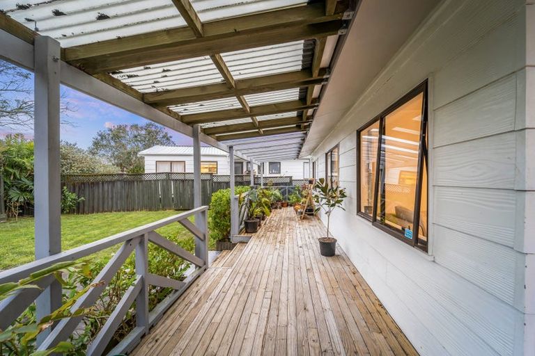 Photo of property in 2/2 Crosby Road, West Harbour, Auckland, 0618