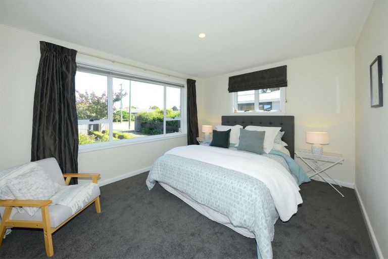 Photo of property in 39 Middlepark Road, Sockburn, Christchurch, 8042