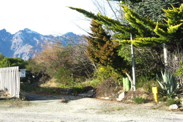 Photo of property in 18 Cedar Drive, Kelvin Heights, Queenstown, 9300