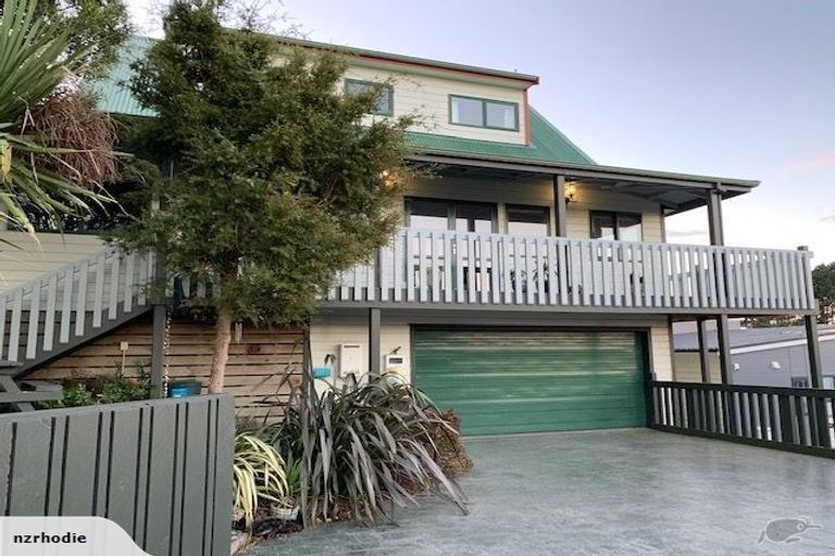 Photo of property in 14 Marjory Close, Broadmeadows, Wellington, 6035