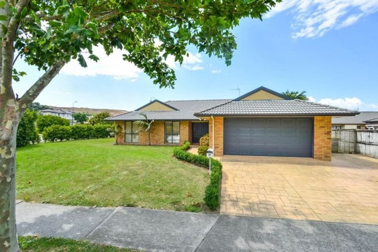 Photo of property in 37 Belcoo Crescent, East Tamaki, Auckland, 2013