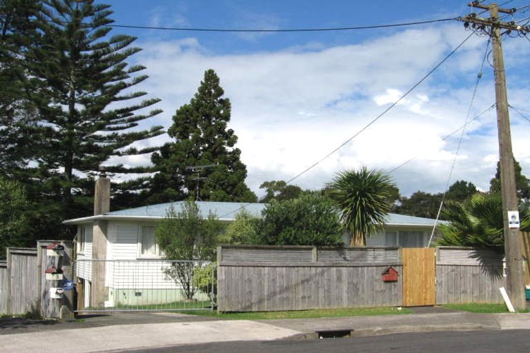 Photo of property in 17 Beverly Place, New Lynn, Auckland, 0600