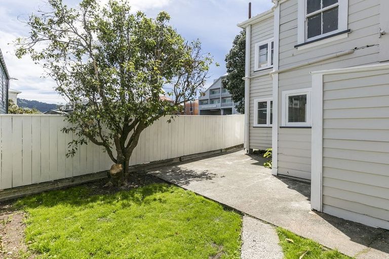 Photo of property in 60 Roxburgh Street, Mount Victoria, Wellington, 6011