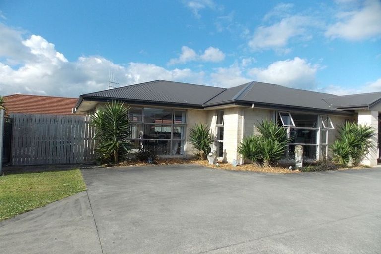 Photo of property in 33 Tennyson Avenue, Kelvin Grove, Palmerston North, 4414